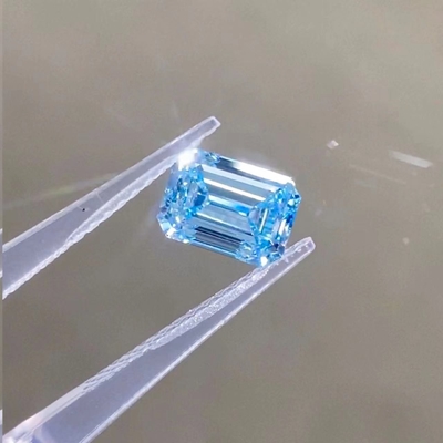 o laboratório criou diamantes azuis coloridos dos diamantes e a fonte principal Emerald Brilliant Cut Diamond da joia