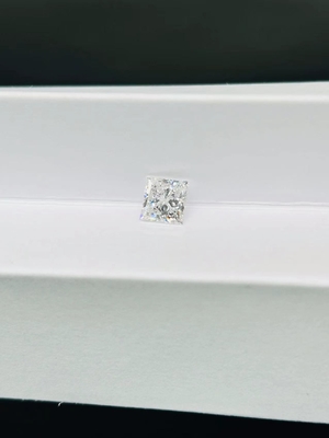 O laboratório sintético do CVD criou a princesa branca Shaped Jewelry dos diamantes