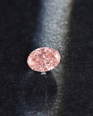 Diamante sintético rosa CVD cultivado em laboratório 2,89 ct forma oval com certificação IGI