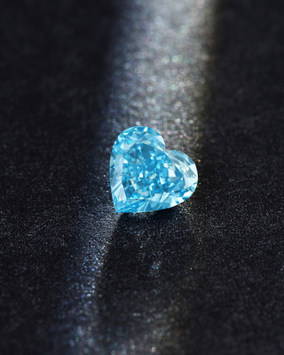 IGI certificou o diamante 100% sintético do diamante da forma azul intensa extravagante do coração do CVD 2ct