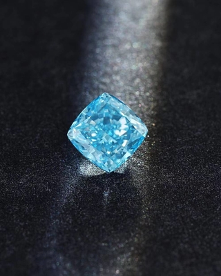 O CVD fraco Diamond Cushion Shape azul vívido extravagante sintético crescido laboratório 2.25ct IGI certificou