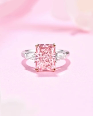 Anel de diamante sintético de ouro branco de 18 quilates, tamanho grande, 4,31 quilates, rosa brilhante, diamante de corte.