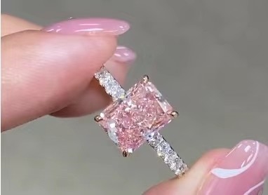 2.26ct Anel de noivado de diamante cor-de-rosa de 18 carats de ouro branco