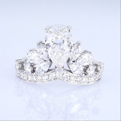 Anel de diamante de 18 quilates, de estilo coroa, de laboratório, de mulheres bonitas, de desenho de princesa, anel de diamante branco, de laboratório.